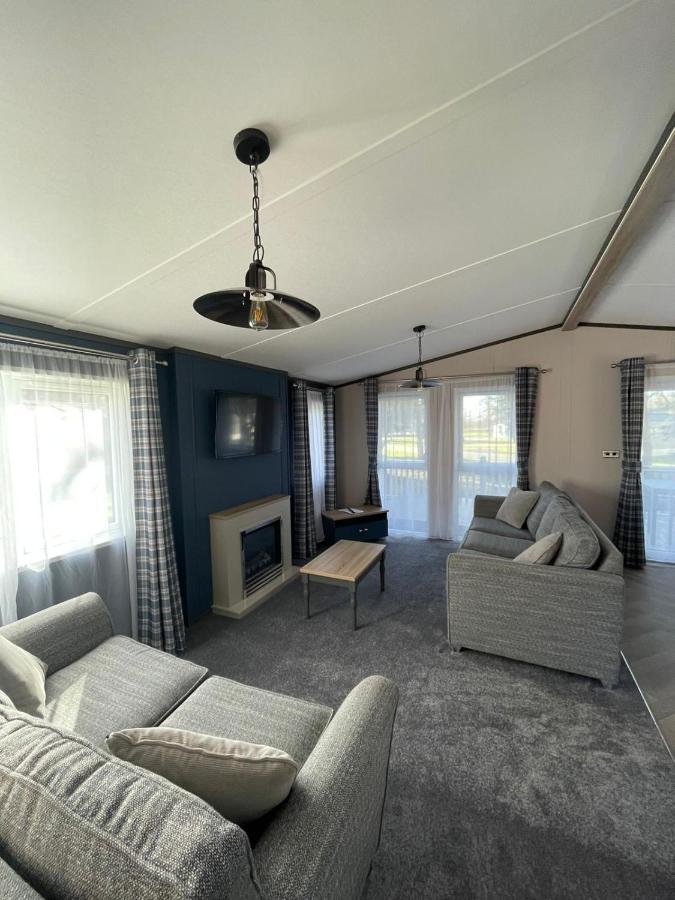 Oakwood With Hot Tub Holiday home